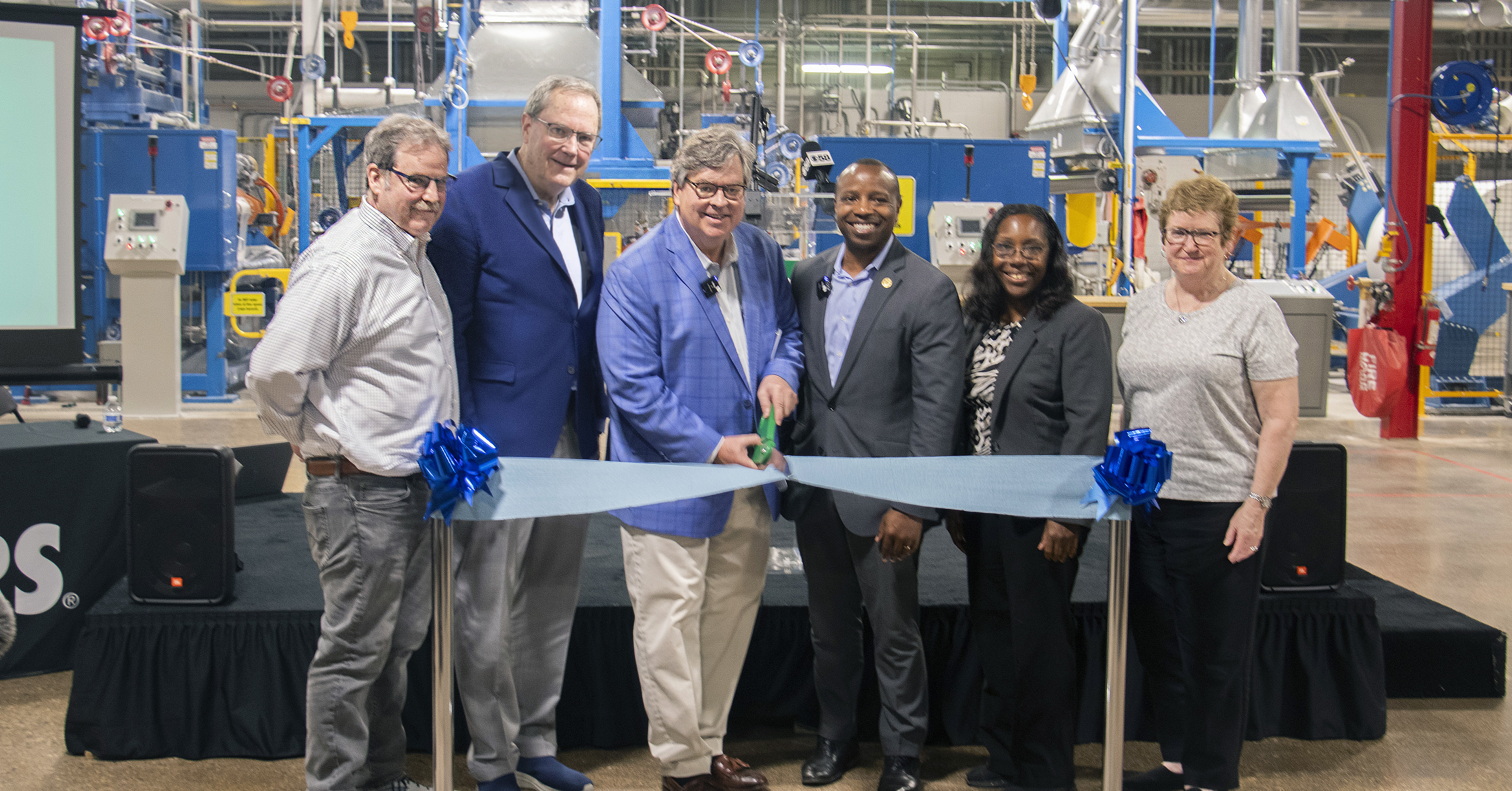 Sellars Leadership and Milwaukee Mayor Johnson proudly cutting DRC ribbon for the opening of a new Sellars manufacturing facility.